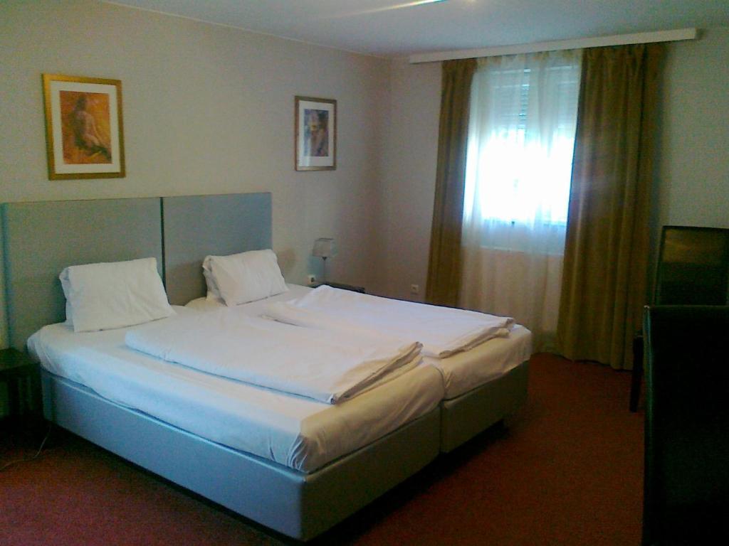 Stadtvilla Auerhahn Vöcklabruck Chambre photo